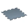 Fitness Performance Elite pavimento sportivo von WARCO im Farbdesign Argento invecchiato mit den Abmessungen 100 x 100 x 1,5 cm | 1,00 m². Produktfoto von Artikel 6160 in der Aufsicht von schräg vorne.
