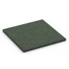 Fallschutzplatte – 90 cm von WARCO im Farbdesign Englischer Rasen mit den Abmessungen 50 x 50 x 3 cm. Produktfoto von Artikel 6415 in der Aufsicht von schräg vorne.