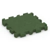 Piastra antitrauma ad incastro puzzle von WARCO im Farbdesign Verde erba mit den Abmessungen 50 x 50 x 5 cm | 0,25 m². Produktfoto von Artikel 6307 in der Aufsicht von schräg vorne.