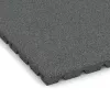 Detailaufnahme der Randausprägung von WARCO-Produkt 0577, Fallschutzplatte, Format 500 x 500 x 30 mm, Farbe Schiefergrau.