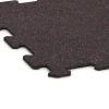 Detailaufnahme der Randausprägung von WARCO-Produkt 0912, Fitnessboden Kompakt, Format 485 x 485 x 8 mm | 0,235 m², Farbe Leicht Rot Gesprenkelt.
