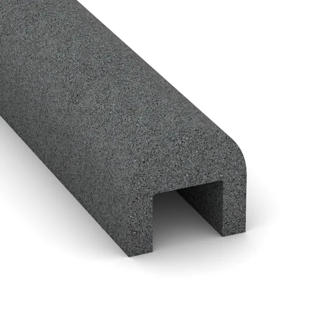 Detailaufnahme der Randausprägung von WARCO-Produkt 2583, Bordsteinkappe, Format 1000 x 100 x 100 - [50 x 50]mm, Farbe Schiefergrau.