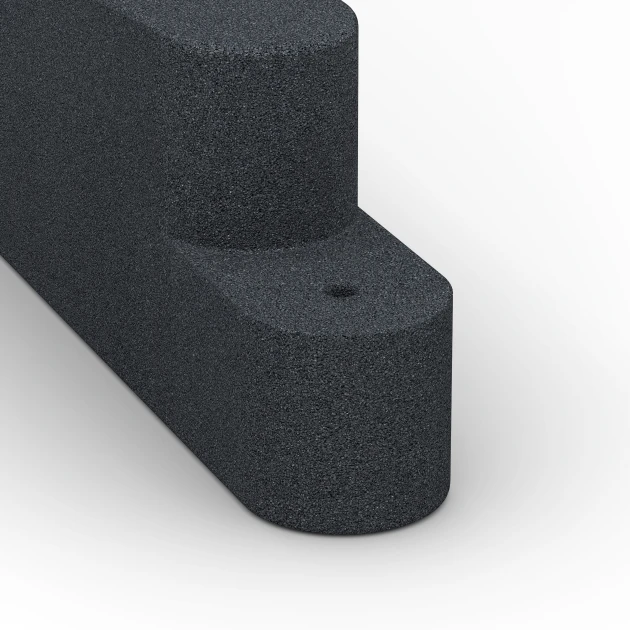 Detailaufnahme der Randausprägung von WARCO-Produkt 6642, Gummi-Randstein, Format 100 x 15 x 30 cm, Farbe Schiefergrau.