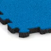 Detailaufnahme der Randausprägung von WARCO-Produkt 4259, Fitnessmatte Premium 2 cm, Format 306 x 306 x 20 mm, Farbe Himmelblau.