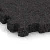 Detailaufnahme der Randausprägung von WARCO-Produkt 4282, Sportboden – fugenlos, Format 30,6 x 30,6 x 3 cm | 0,094 m², Farbe Anthrazit.