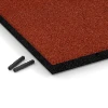 Detailaufnahme der Randausprägung von WARCO-Produkt 6194, Piastrelle antitrauma, Format 50 x 50 x 4 cm, Farbe Rosso mattone.