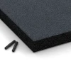 Detailaufnahme der Randausprägung von WARCO-Produkt 6269, Piastrella antitrauma – 180 cm, Format 50 x 50 x 6 cm, Farbe Grigio ardesia.