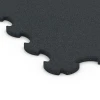 Detailaufnahme der Randausprägung von WARCO-Produkt 6377, Tappetino Protettivo Fitness, Format 102,5 x 102,5 x 2 cm | 1,05 m², Farbe Antracite.