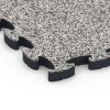 Detailaufnahme der Randausprägung von WARCO-Produkt 6878, Fitness Max Floor System, Format 44,6 x 44,6 × 2,8 cm, Farbe Granito grigio.