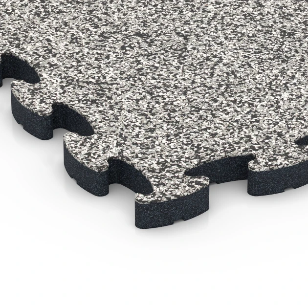 Detailaufnahme der Randausprägung von WARCO-Produkt 6878, Fitness Max Floor System, Format 44,6 x 44,6 × 2,8 cm, Farbe Granito grigio.