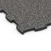 Detailaufnahme der Randausprägung von WARCO-Produkt 6850, Fitness Active pavimento, Format 97,1 x 97,1 x 2,8 cm, Farbe Granito grigio scuro.