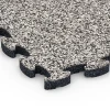 Detailaufnahme der Randausprägung von WARCO-Produkt 6770, Pavimento bordo piscina, Format 28,9 x 28,9 x 1,8 cm, Farbe Granito grigio.