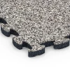 Detailaufnahme der Randausprägung von WARCO-Produkt 6815, Steinteppich Klickfliese, Format 28,9 x 28,9 x 1,8 cm, Farbe Grauer Granit.