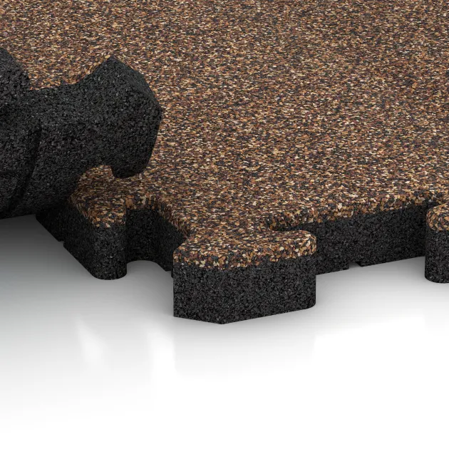 Großaufnahme vom Verbindungssystem von WARCO-Boden 2853 - Piastra antitrauma ad incastro puzzle im Farbdesign Caffè latte. Abmessungen 500 x 500 x 40 mm.