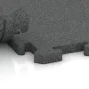 Großaufnahme vom Verbindungssystem von WARCO-Boden 4176 - Pavimentazione sportiva in gomma HD im Farbdesign Grigio ardesia. Abmessungen 500 x 500 x 30 mm.