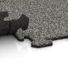 Großaufnahme vom Verbindungssystem von WARCO-Boden 0055 - Tappeto da gioco im Farbdesign Granito classico. Abmessungen 500 x 500 x 18 mm.