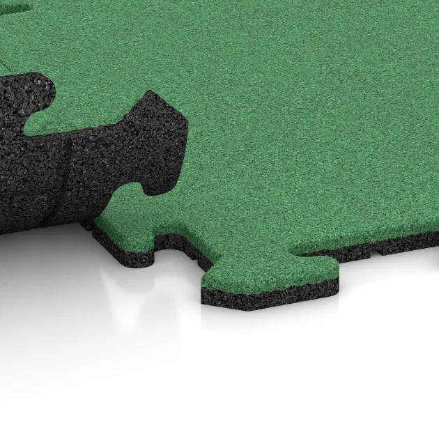 Großaufnahme vom Verbindungssystem von WARCO-Boden 6198 - Pavimento per esterno im Farbdesign Verde Maggio. Abmessungen 500 x 500 x 18 mm.