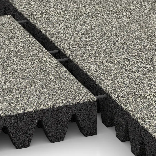 Großaufnahme vom Verbindungssystem von WARCO-Boden 5368 - Piastra antitrauma im Farbdesign Granito chiaro. Abmessungen 500 x 500 x 80 mm.