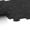 Großaufnahme vom Verbindungssystem von WARCO-Boden 0920 - Fitnessboden Kompakt im Farbdesign Leicht Grau Gesprenkelt. Abmessungen 485 x 485 x 8 mm | 0,235 m².