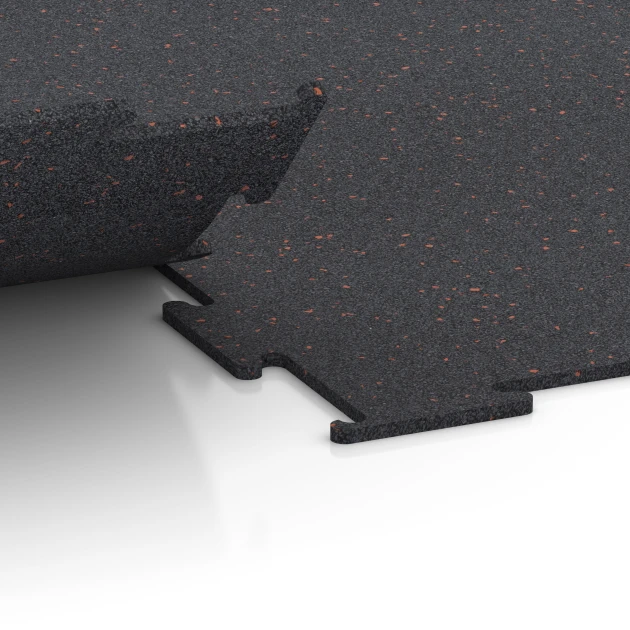 Großaufnahme vom Verbindungssystem von WARCO-Boden 6450 - Pavimento Fitness Compatto im Farbdesign Rosso leggermente punteggiato. Abmessungen 100 × 100 × 0,8 cm.