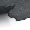 Großaufnahme vom Verbindungssystem von WARCO-Boden 6451 - Pavimento Fitness Compatto im Farbdesign Azzurro leggermente punteggiato. Abmessungen 100 × 100 × 0,8 cm.