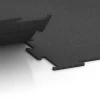 Großaufnahme vom Verbindungssystem von WARCO-Boden 6455 - Pavimento Fitness Compatto im Farbdesign Antracite. Abmessungen 50 × 50 × 0,8 cm.