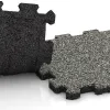 Großaufnahme vom Verbindungssystem von WARCO-Boden 5737 - Pavimento fieristico a incastro im Farbdesign Granito classico. Abmessungen 306 x 306 x 20 mm.