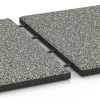 Großaufnahme vom Verbindungssystem von WARCO-Boden 6414 - Piastrella antitrauma – 90 cm im Farbdesign Granito grigio. Abmessungen 50 x 50 x 3 cm | 0,25 m².