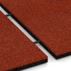 Großaufnahme vom Verbindungssystem von WARCO-Boden 6248 - Piastrella da terrazzo – 3 cm im Farbdesign Rosso mattone. Abmessungen 50 x 50 x 3 cm.