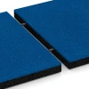 Großaufnahme vom Verbindungssystem von WARCO-Boden 6262 - Piastrella antitrauma – 150 cm im Farbdesign Azzurro cielo. Abmessungen 50 x 50 x 4,5 cm.