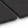 Großaufnahme vom Verbindungssystem von WARCO-Boden 6387 - Stallmatte Luxus im Farbdesign Anthrazit. Abmessungen 100 x 100 x 4,5 cm | 1,00 m².