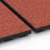 Großaufnahme vom Verbindungssystem von WARCO-Boden 6390 - Stallmatte Luxus im Farbdesign Ziegelrot. Abmessungen 100 x 50 x 4,5 cm | 0,50 m².