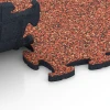 Großaufnahme vom Verbindungssystem von WARCO-Boden 6917 - Messeboden Klickfliese im Farbdesign Feuersglut. Abmessungen 44,6 x 44,6 x 1,8 cm.