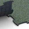 Großaufnahme vom Verbindungssystem von WARCO-Boden 6870 - Fitness Max Floor System im Farbdesign Prato inglese. Abmessungen 97,1 x 97,1 × 1,8 cm.