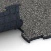 Großaufnahme vom Verbindungssystem von WARCO-Boden 6850 - Fitness Active pavimento im Farbdesign Granito grigio scuro. Abmessungen 97,1 x 97,1 x 2,8 cm.