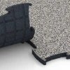 Großaufnahme vom Verbindungssystem von WARCO-Boden 6887 - Fitness Max Floor System im Farbdesign Granito grigio. Abmessungen 97,1 x 97,1 x 2,8 cm.