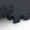 Großaufnahme vom Verbindungssystem von WARCO-Boden 6965 - Fitness Premium pavimento tecnico im Farbdesign Antracite. Abmessungen 28,9 x 28,9 x 2,8 cm.
