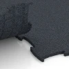 Großaufnahme vom Verbindungssystem von WARCO-Boden 6962 - Fitness Premium pavimento sportivo im Farbdesign Antracite. Abmessungen 99 x 99 x 1,8 cm.