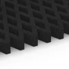 Großaufnahme vom Verbindungssystem von WARCO-Boden 7012 - Griglia antitrauma prato im Farbdesign Antracite. Abmessungen 100 × 100 × 8 cm.