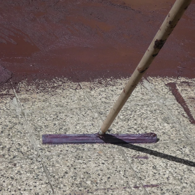 Aufsicht auf die Unterseite, also die Bodenseite von WARCO-Formteil 0028 - ALLESDICHT – Guaina liquida im Format 11 kg | 3,3 m².