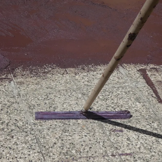 Aufsicht auf die Unterseite, also die Bodenseite von WARCO-Formteil 0010 - ALLESDICHT – Il rivestimento in gomma dal secchio im Format 11 kg.