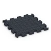 Aufsicht auf die Unterseite, also die Bodenseite von WARCO-Formteil 6936 - Pavimentazione antitrauma puzzle im Format 44,6 x 44,6 × 2,8 cm.
